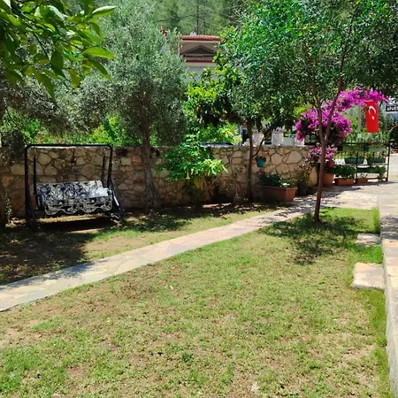 Bucak & מלון דירות 3*